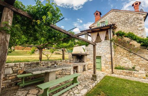 Groznjan Villa | Rustic villa Casa Mazuli with pool in Groznjan