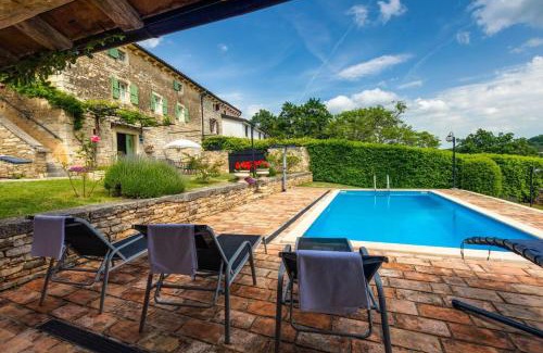 Groznjan Villa | Rustic villa Casa Mazuli with pool in Groznjan