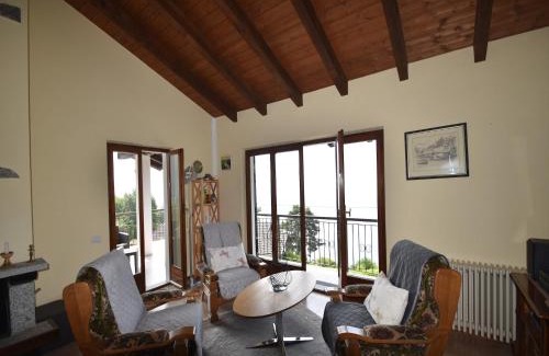 Trarego Viggiona Casa | Rustic Villa with Lake Views