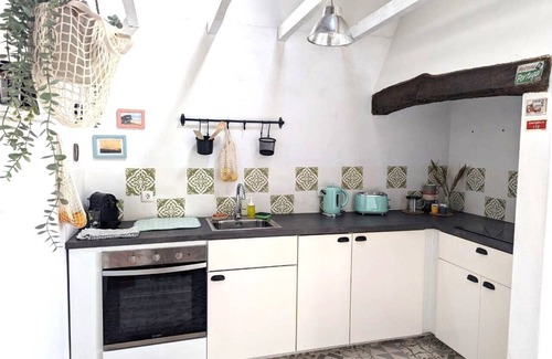 Sobral Casa | Rustic Village Beach House Sleeps 8 - 5 Mins from Areia Branca and Lourinha