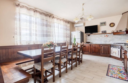 Vorno Apartamento | Rustic Villetta with Garden, Pool and Parking