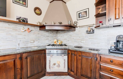 Vorno Apartamento | Rustic Villetta with Garden, Pool and Parking