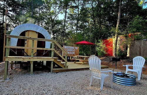 Jefferson Casa | Rustic Wagon Glamping Hot Tub