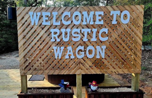 Jefferson Casa | Rustic Wagon Glamping Hot Tub
