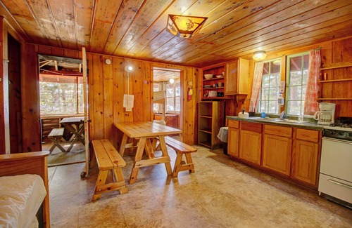 Lac du Flambeau Cabina | Rustic, Wisconsin Northwoods Cabin with Private Dock. Family & Pet Friendly!