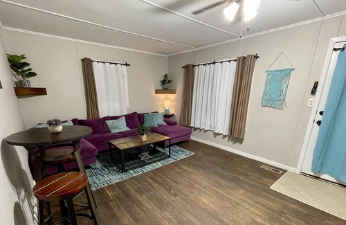 Oak Ridge Casa | Rustic with Modern Touches 2 Bedroom 1 Bath Duplex