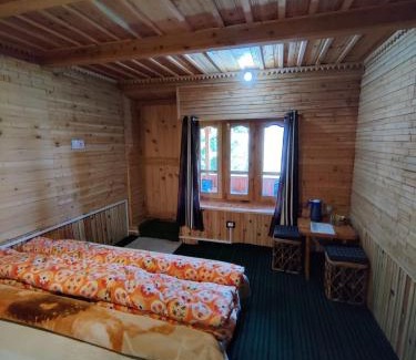 Banjar Cama Y Desayuno | Rustic wood house - A village home stay in Jibhi Valley