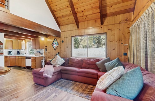 Cedar Glen Casa | Rustic, wooded escape near the village w/ a lovely deck