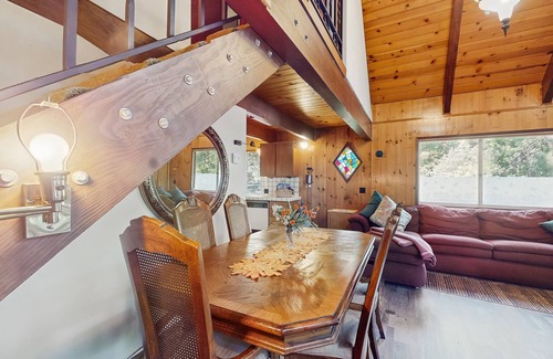 Cedar Glen Casa | Rustic, wooded escape near the village w/ a lovely deck