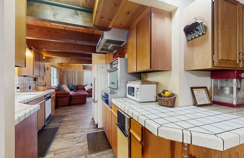 Cedar Glen Casa | Rustic, wooded escape near the village w/ a lovely deck