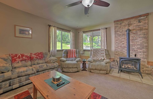 Mio Cabina | Rustic Wooded Retreat w/ Fire Pit, Near Trails!
