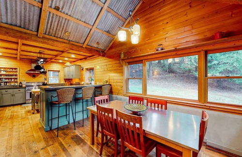Sagle Casa | Rustic woodland home with hot tub, patios & fireplaces - near lake access