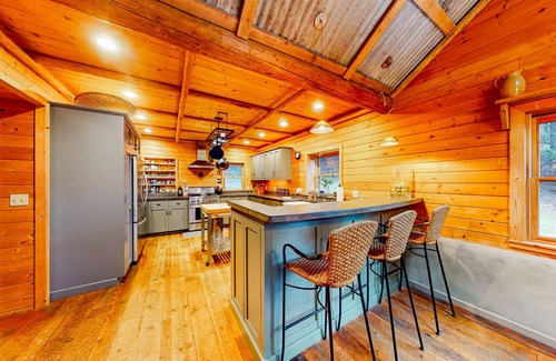 Sagle Casa | Rustic woodland home with hot tub, patios & fireplaces - near lake access