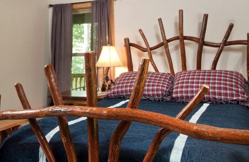 Topton Casa | Rustic Yet Modern Fishing and White Water Rafting Cabin in Scenic Nantahala Mountains of North Carolina