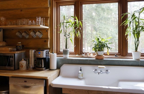 Maple City Cabina | RUSTIC YET REFINED LOG HOME