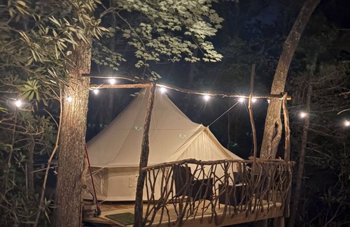 Newland Alquiler De RV | Rustic Yurt Retreat on Teague Mtn. Farm.