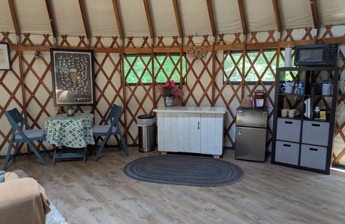 Kennebunk Cabaña | Rustic Yurt with Modern Amenities Close to Beaches