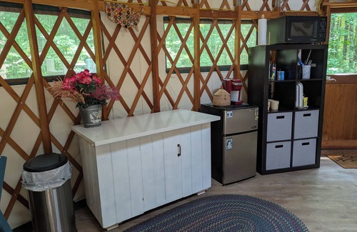 Kennebunk Cabaña | Rustic Yurt with Modern Amenities Close to Beaches