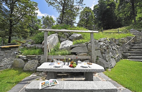 Frasco Chalet De Esquí | Rustico alla bolla, Frasco, Switzerland