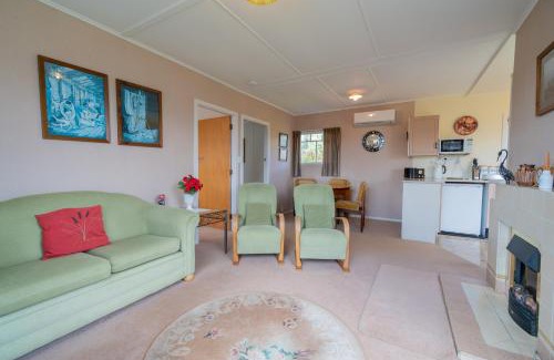 Te Anau Casa | Rustlein Cottage - Te Anau Holiday Home