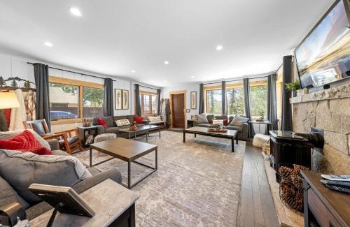 Tahoe City Casa | Rustling Grove in Tahoe City - Pet-Friendly, Walking Distance to Downtown and Lake - Private Hot Tub