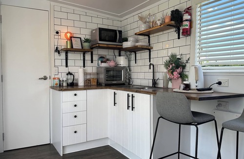 Tamahere Cabina | Rustling Oaks Tropical Tiny House