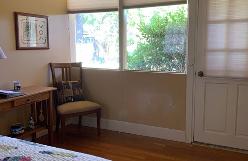 St. Helena Cama Y Desayuno | RustRidge Bed and Breakfast - Poolside Room