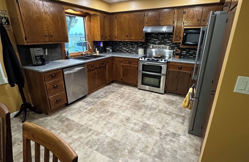 Grand Island Cabina | Rusty Flatts-Countryside Retreat Just Outside Grand Island – Sleeps up to 8