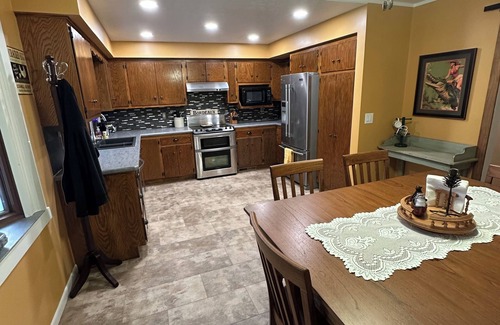 Grand Island Cabina | Rusty Flatts-Countryside Retreat Just Outside Grand Island – Sleeps up to 8