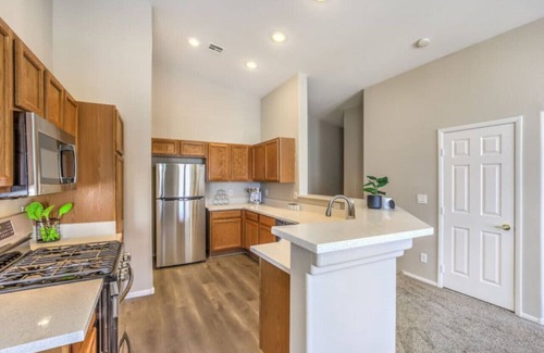 River Mountain Condominio | Rusty Ridge | 2BR Condo, Garage, Community Pool