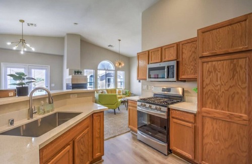 River Mountain Condominio | Rusty Ridge | 2BR Condo, Garage, Community Pool