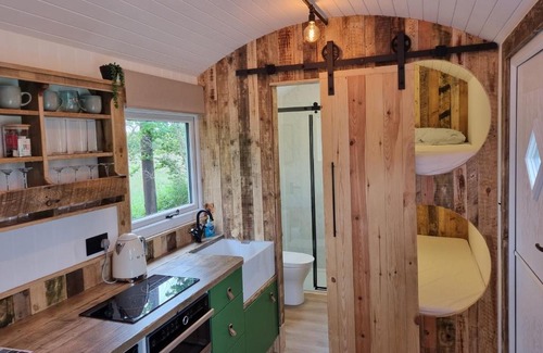 Sidlesham Casa | Rusty - Shepherds hut sleeps up to 4