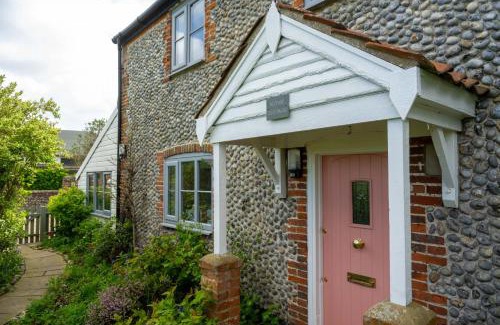 Bacton Casa | Ruthie Cottage by Big Skies Cottages