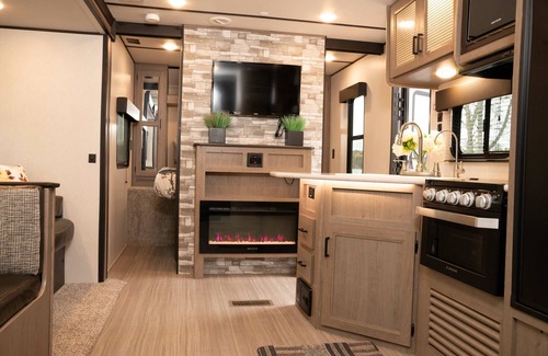 Kenora Complejo | RV 4 Luxury Fireplace Bunkhouse Meets High End Camping