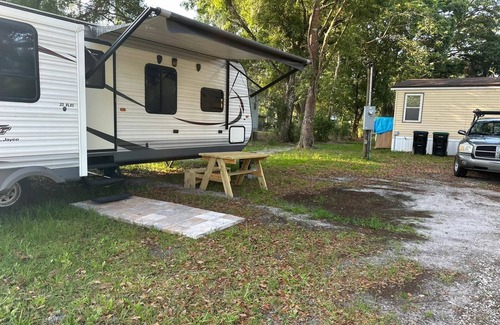 Christmas Casa | RV Apartment near Disney, Universal Parks, and all of Orlando's attractions.
