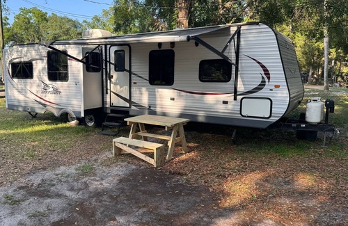 Christmas Casa | RV Apartment near Disney, Universal Parks, and all of Orlando's attractions.
