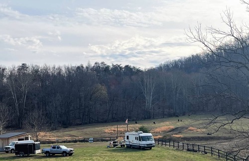 Clay City Alquiler De RV | RV Campground at The Holler # 11