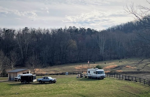 Clay City Alquiler De RV | RV Campground at The Holler #9