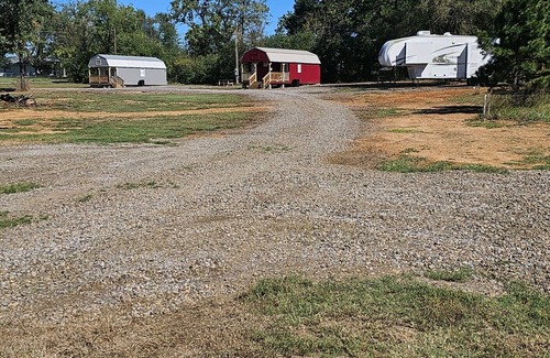 Jerusalem Alquiler De RV | RV Camping spot. Get away from it all when you stay under the stars.