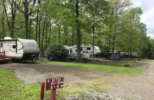 Jones Mills Alquiler De RV | RV Campsite, or tent in the Laurel Highlands