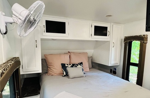 Queenstown Casa | RV Cinderella Suite, on over 2000 ft. of shoreline
