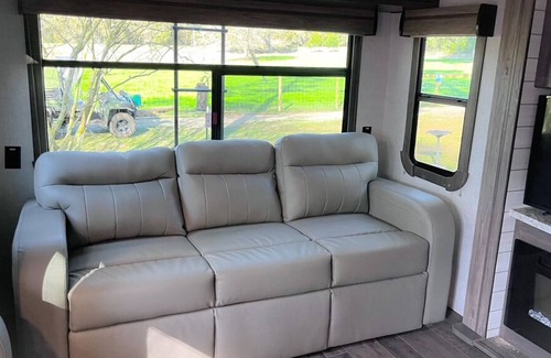 Putnam Hall Casa | RV Glamping At Animal Sanctuary