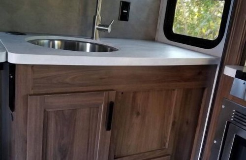 El Cajon Casa | RV Glamping Private Bedroom, Bath, Kitchen, WiFi, AC, Free Parking & EV Charging