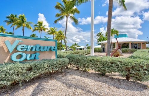 Cudjoe Key Alquiler De RV | RV Lot 609, 69' Long, 40'Seawall