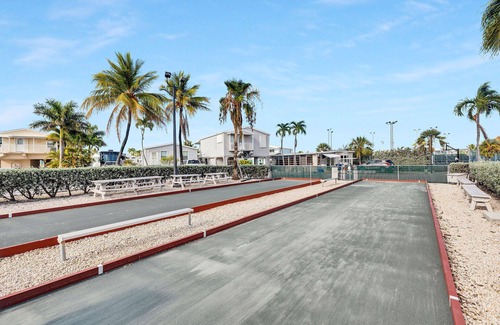 Cudjoe Key Alquiler De RV | RV Lot 609, 69' Long, 40'Seawall
