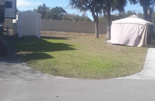 Crystal River Alquiler De RV | RV lot WITH BOAT storage for rent in beautiful Nature Coast Landings RV resort..