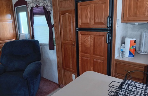 Okeechobee Casa | RV on 2.5 acers private and plenty of parking.