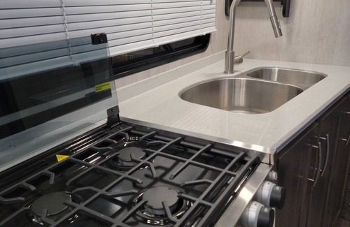 Raisin Casa | RV Private Park-Like Yard & Animal Encounters - Close to National Parks