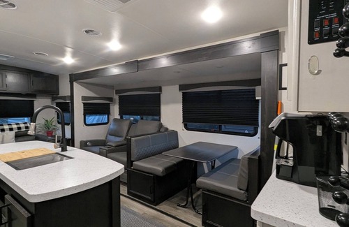 Puyallup Casa | RV Retreat on Green Thumb urban farm