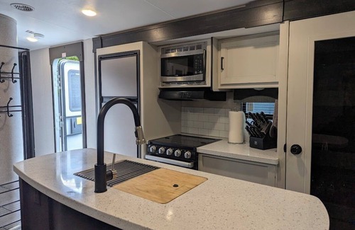 Puyallup Casa | RV Retreat on Green Thumb urban farm